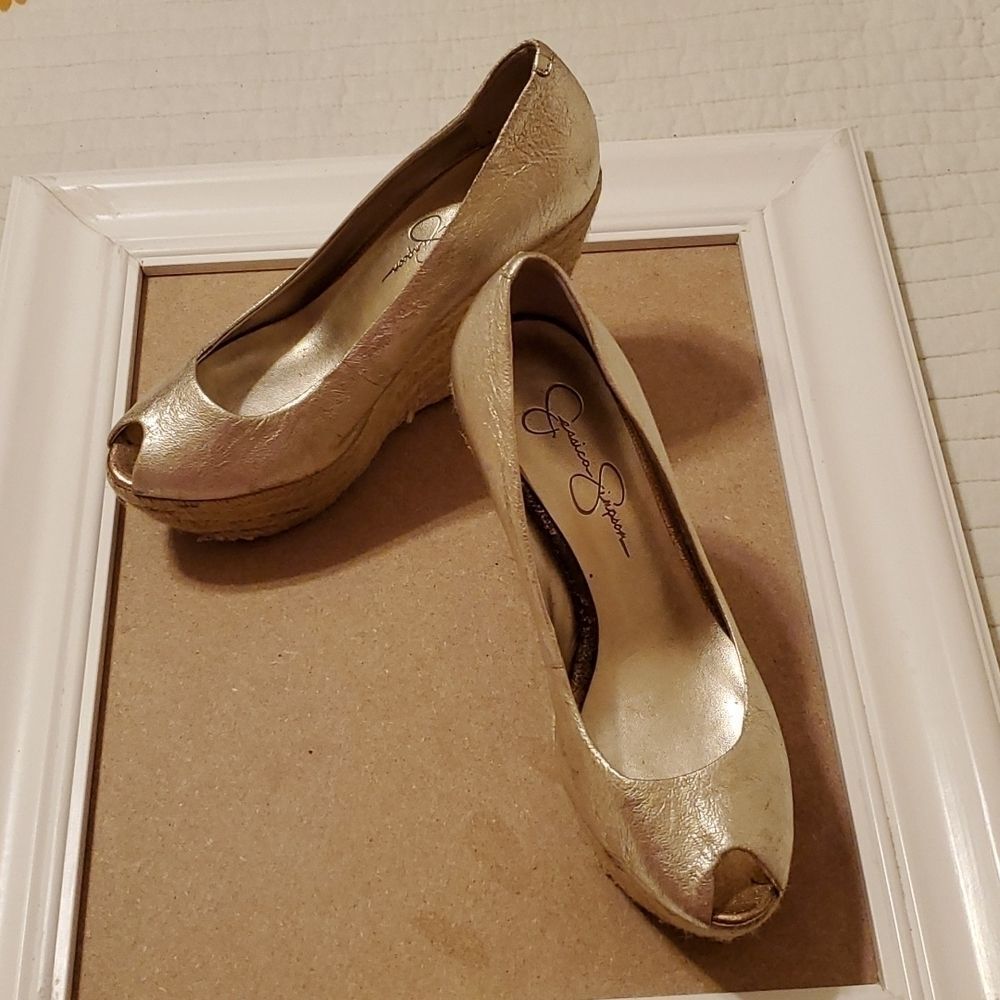 Jessica Simpson Jackson Gold Metallic Peep Toe Platform Wedge Heels Size 6.5